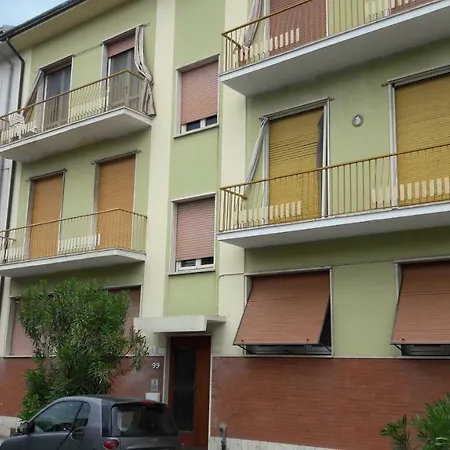 Boutique Con Tv Da 65 E 43 Apartmán